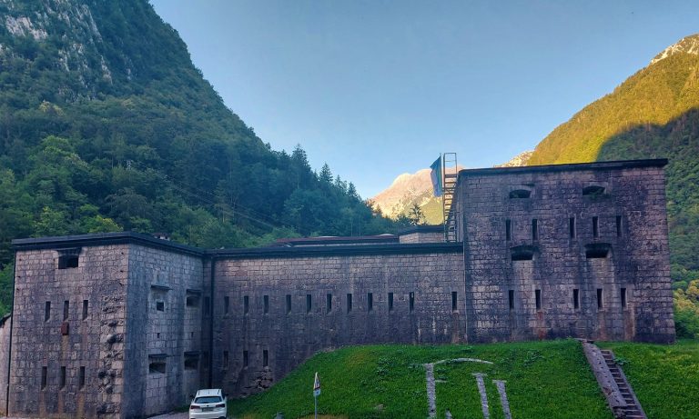 Od trdnjave Kluže na Rombon (2208 m)